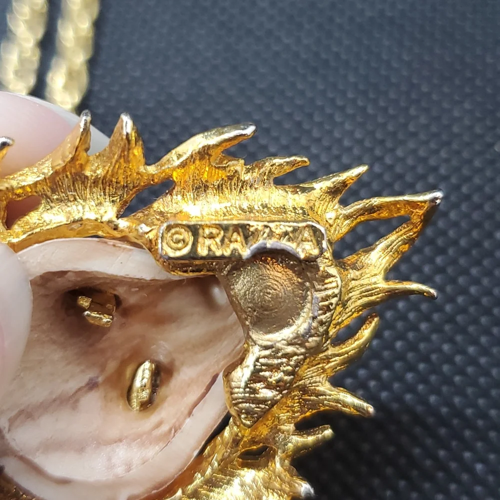 RAZZA stamped vintage lionhead necklace - Picture 5 of 5